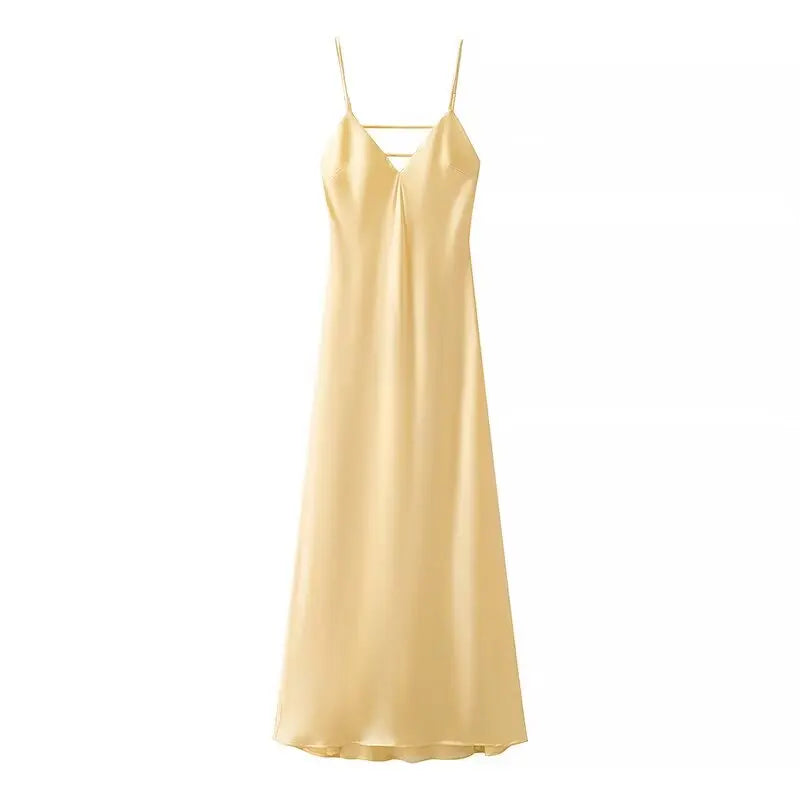 Yellow dress with a V-neck and thin straps, elegant, long, loose-fitting, sleeveless dress, 2025 style, for parties and special occasions.