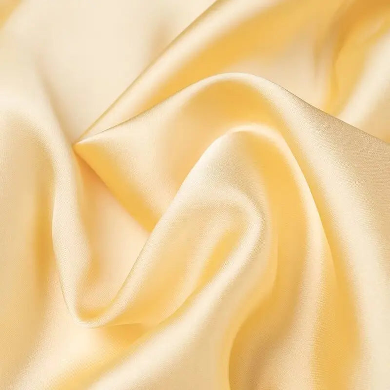 Yellow dress with a V-neck and thin straps, elegant, long, loose-fitting, sleeveless dress, 2025 style, for parties and special occasions.