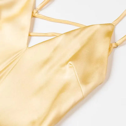 Yellow dress with a V-neck and thin straps, elegant, long, loose-fitting, sleeveless dress, 2025 style, for parties and special occasions.