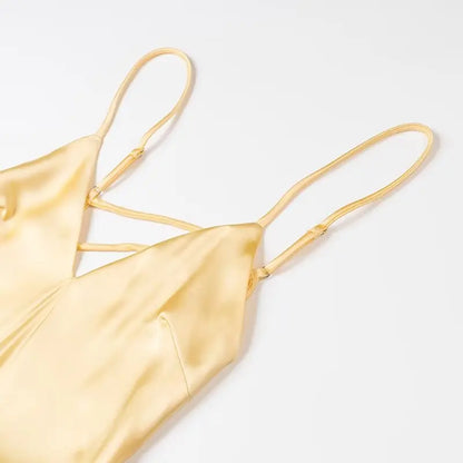 Yellow dress with a V-neck and thin straps, elegant, long, loose-fitting, sleeveless dress, 2025 style, for parties and special occasions.